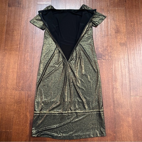 Slinky Shift Dress in Metallic Bronze and Black Crackled Pattern, Size Small/4 - Picture 9 of 10